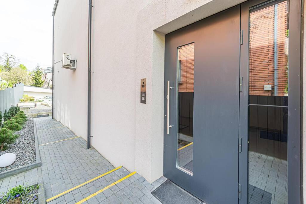 Sky Apartment With Free Parking And Balcony & Ac كاوناس المظهر الخارجي الصورة