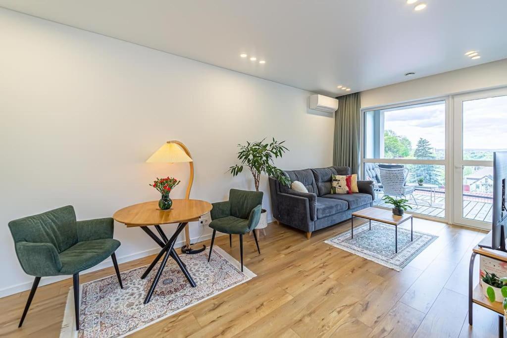 Sky Apartment With Free Parking And Balcony & Ac كاوناس المظهر الخارجي الصورة