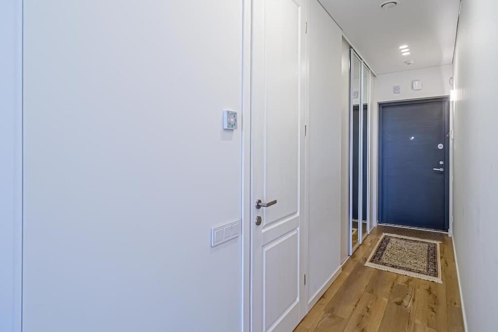 Sky Apartment With Free Parking And Balcony & Ac كاوناس المظهر الخارجي الصورة