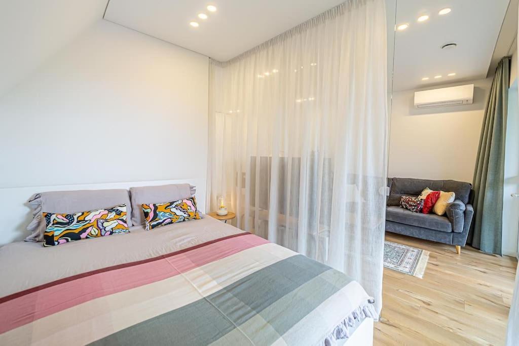 Sky Apartment With Free Parking And Balcony & Ac كاوناس المظهر الخارجي الصورة