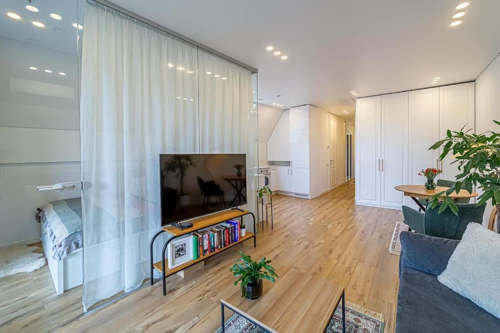 Sky Apartment With Free Parking And Balcony & Ac كاوناس المظهر الخارجي الصورة