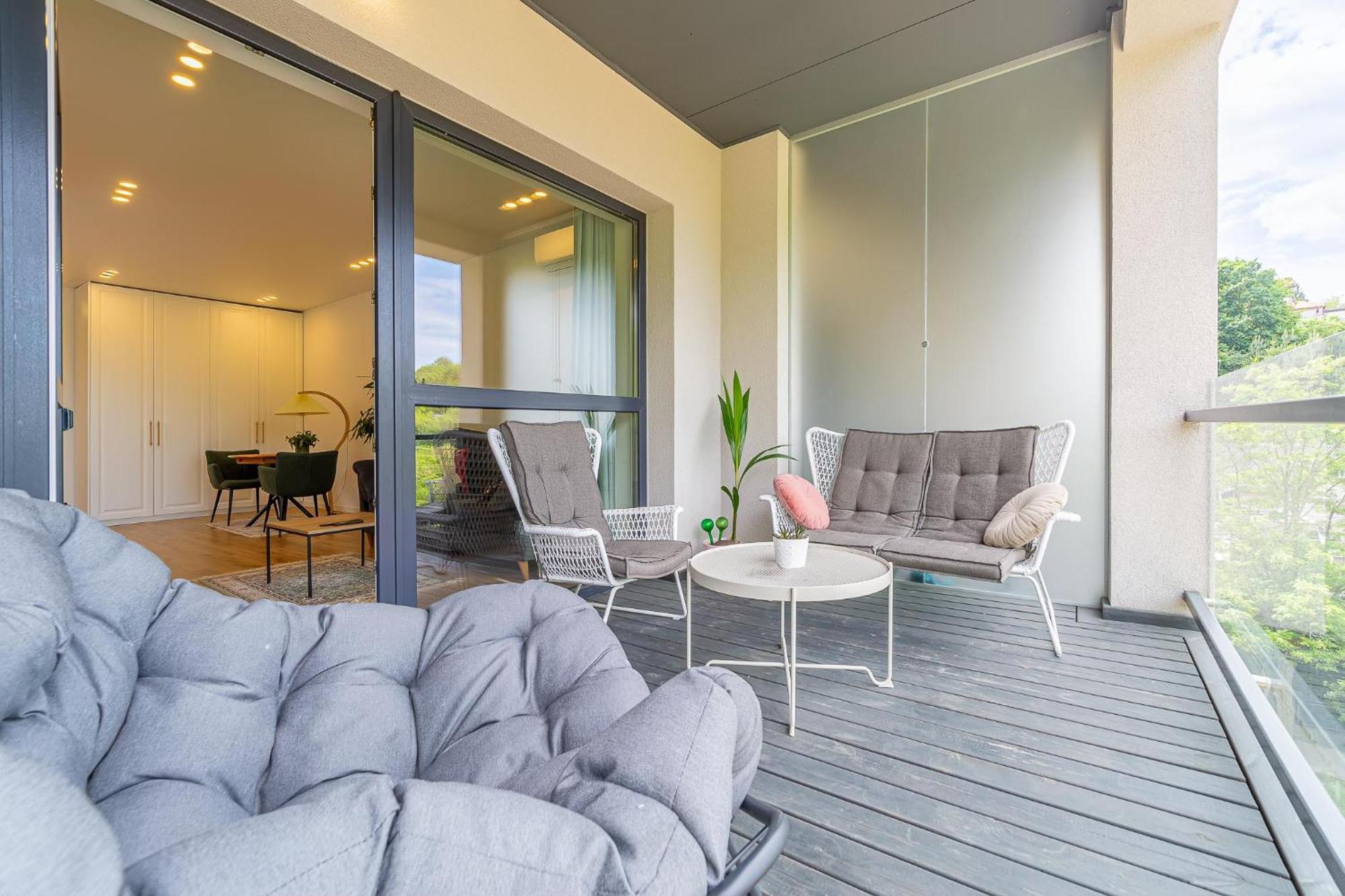 Sky Apartment With Free Parking And Balcony & Ac كاوناس المظهر الخارجي الصورة